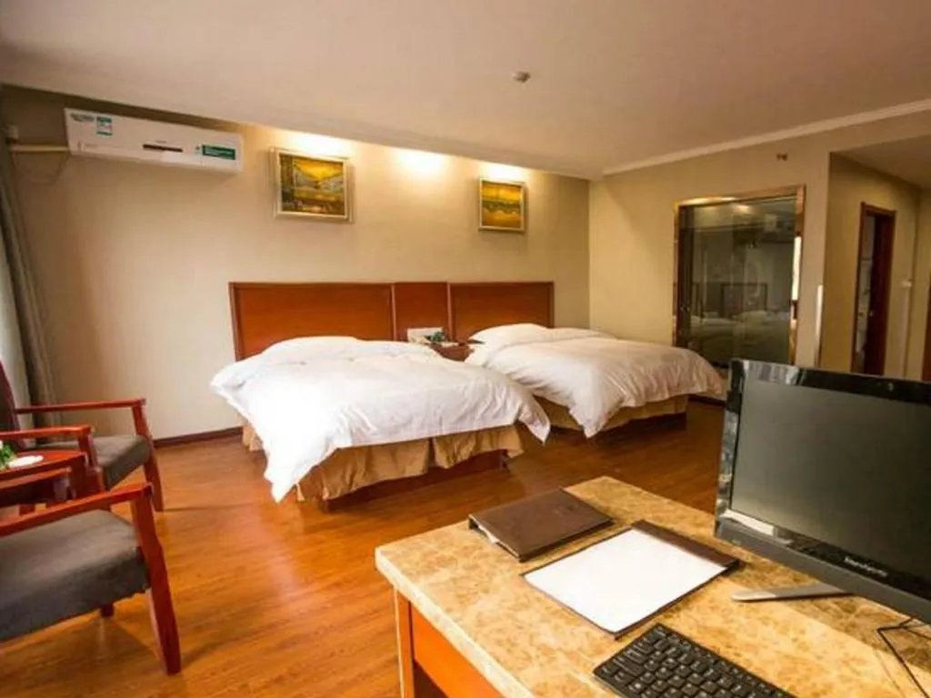 Bed in GreenTree Inn ChiZhou QinGYAng Miaoqian Road Rongxing Building Business Hotel