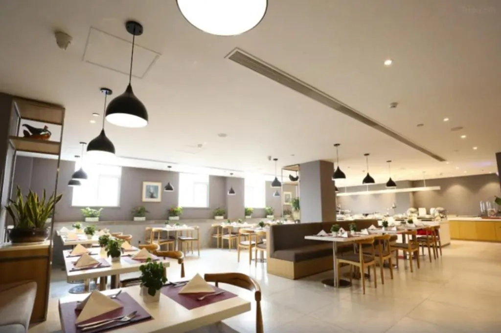 Yitel Guangzhou Pazhou Exhibition Center Chigang Metro Station