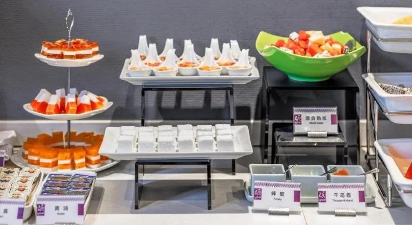 Yitel Guangzhou Pazhou Exhibition Center Chigang Metro Station