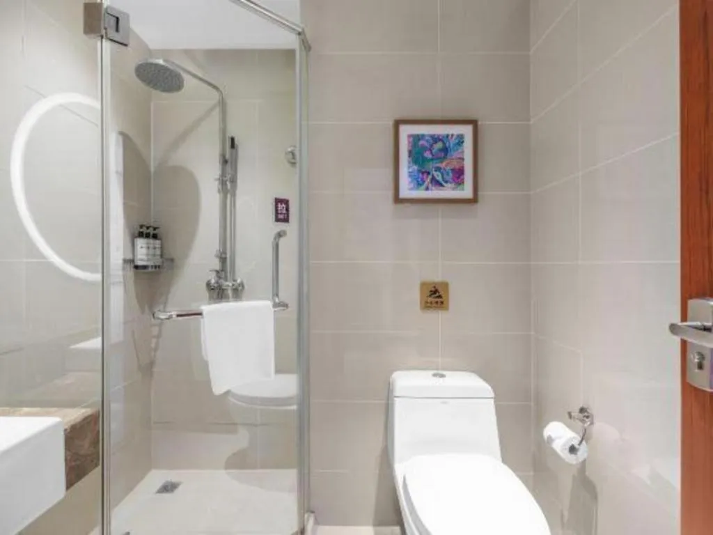 Yitel Guangzhou Pazhou Exhibition Center Chigang Metro Station