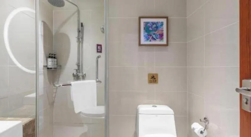 Yitel Guangzhou Pazhou Exhibition Center Chigang Metro Station