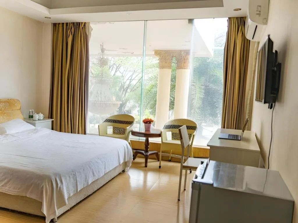 Bed in Jian Guo Grand Hotel