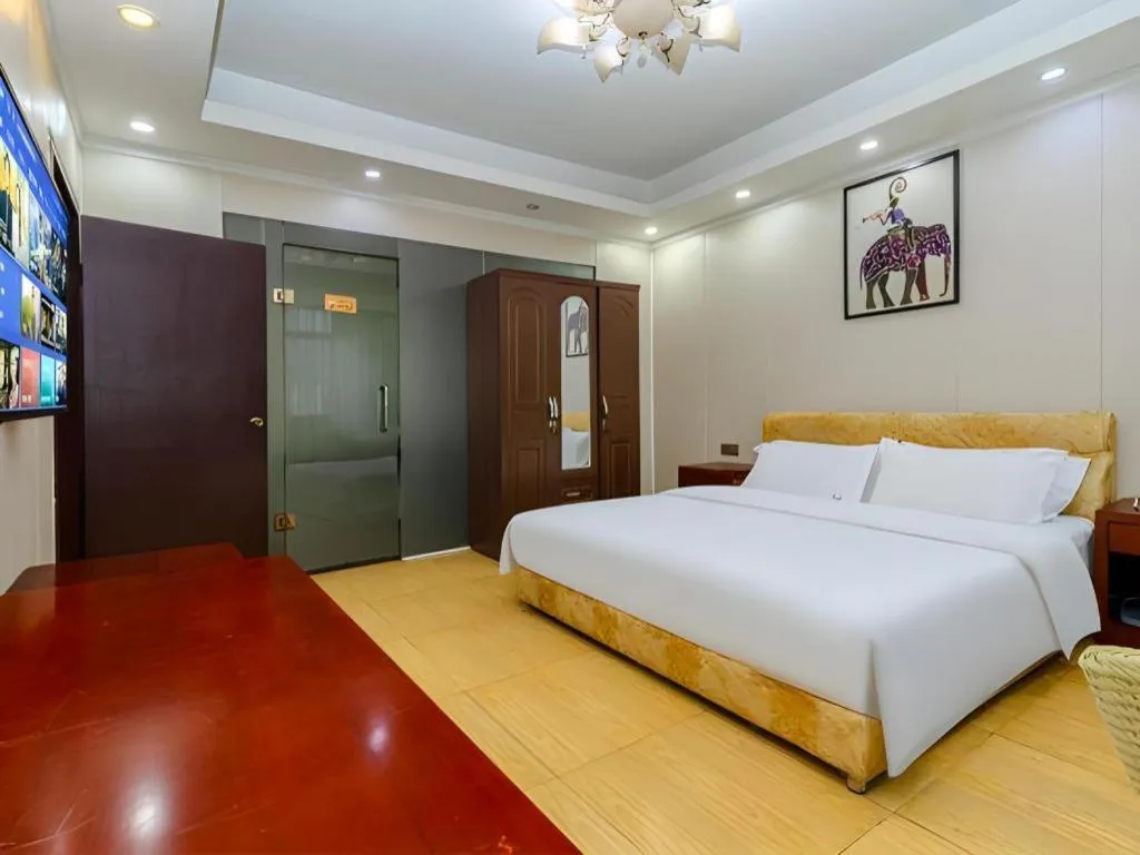 Bed in Jian Guo Grand Hotel