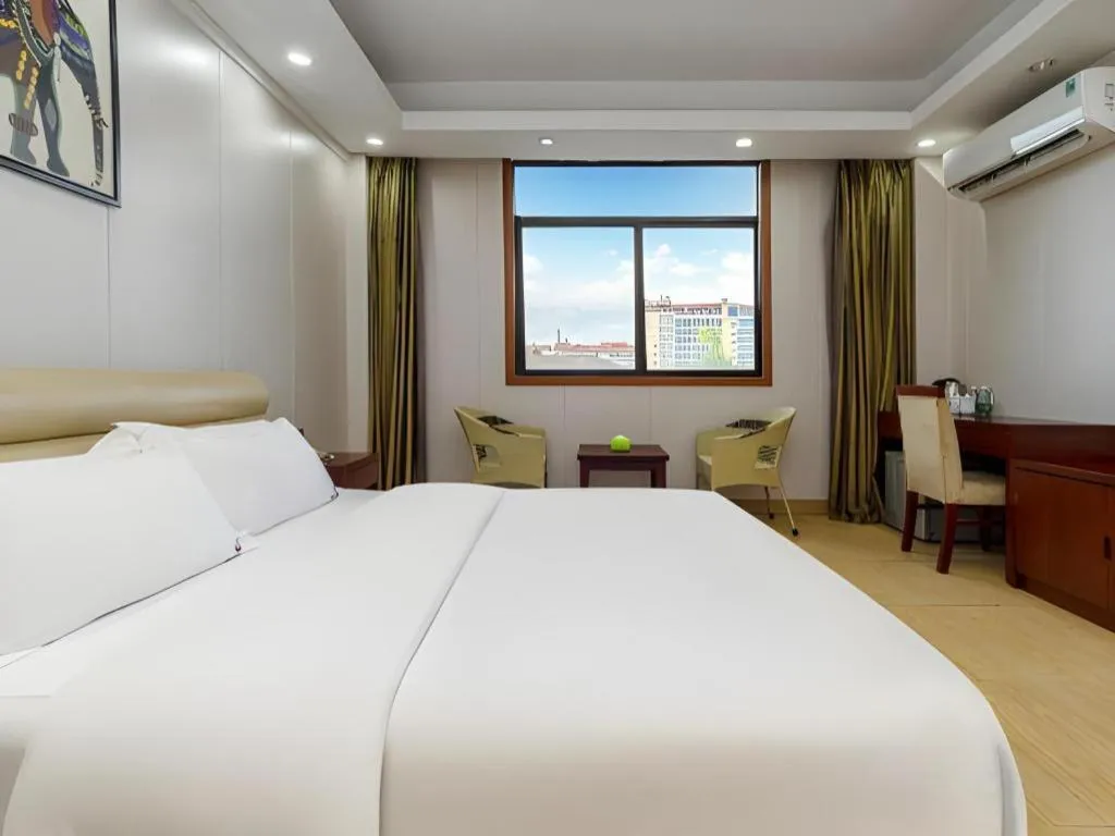 Bed in Jian Guo Grand Hotel