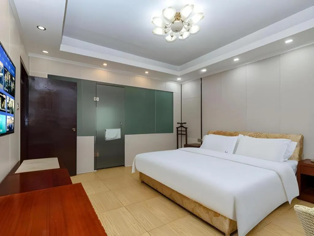 Bed in Jian Guo Grand Hotel