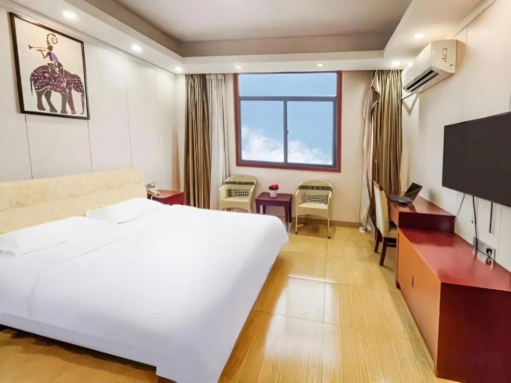 Bed in Jian Guo Grand Hotel