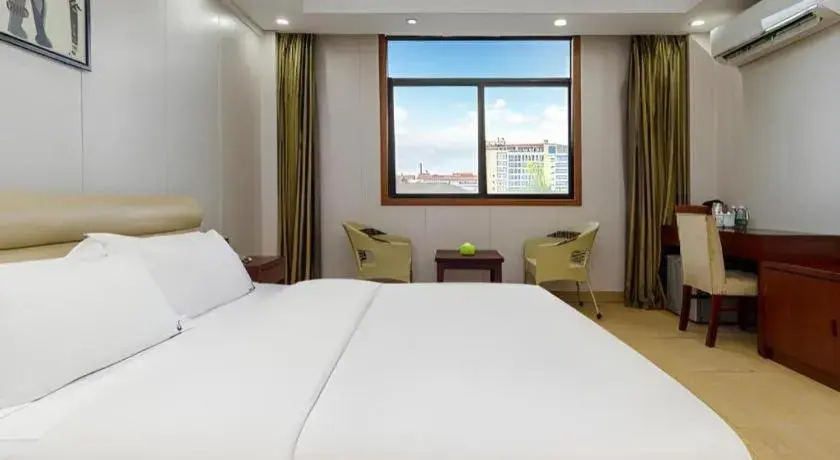 Bed in Jian Guo Grand Hotel Bed in Jian Guo Grand Hotel