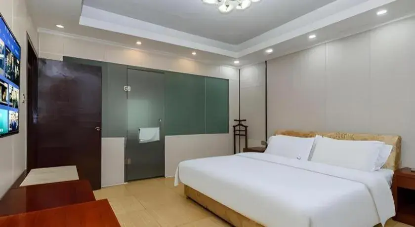 Bed in Jian Guo Grand Hotel Bed in Jian Guo Grand Hotel