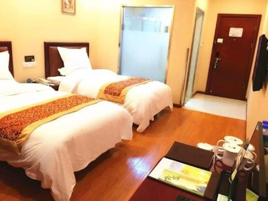 Bed in GreenTree Inn Shanghai Sheshan national tourist resort Express Hotel