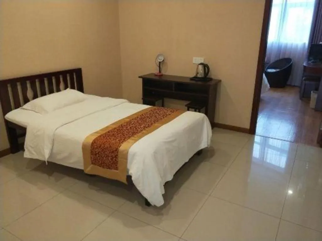 Bed in GreenTree Inn Shanghai Sheshan national tourist resort Express Hotel