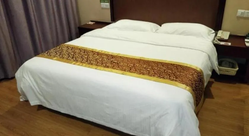 Bed in GreenTree Inn Shanghai Sheshan national tourist resort Express Hotel