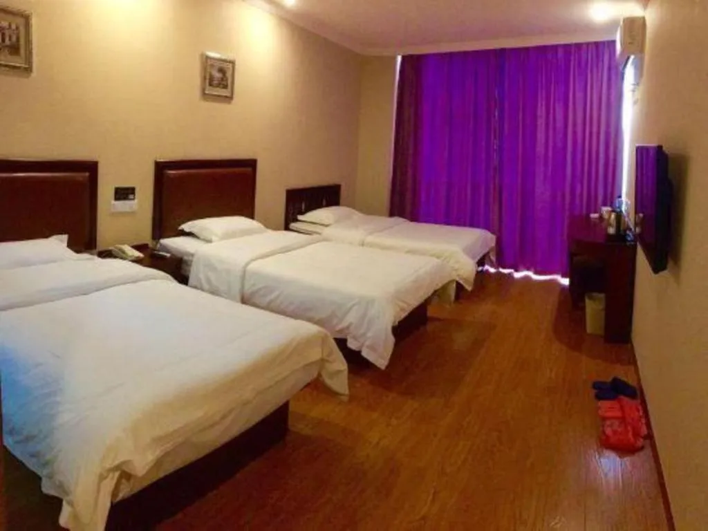 Bed in GreenTree Inn Shanghai Sheshan national tourist resort Express Hotel