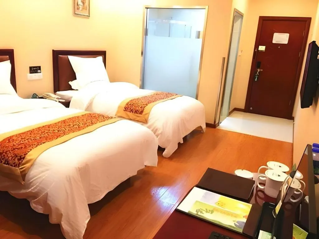 Bed in GreenTree Inn Shanghai Sheshan national tourist resort Express Hotel