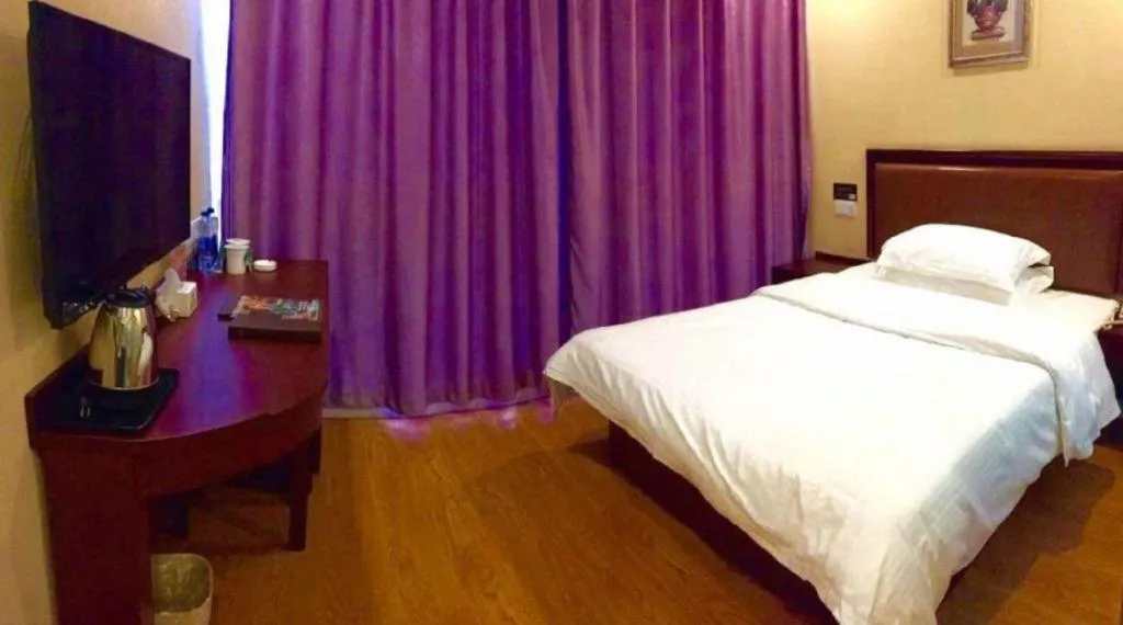 Bed in GreenTree Inn Shanghai Sheshan national tourist resort Express Hotel
