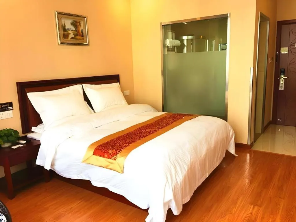 Bed in GreenTree Inn Shanghai Sheshan national tourist resort Express Hotel