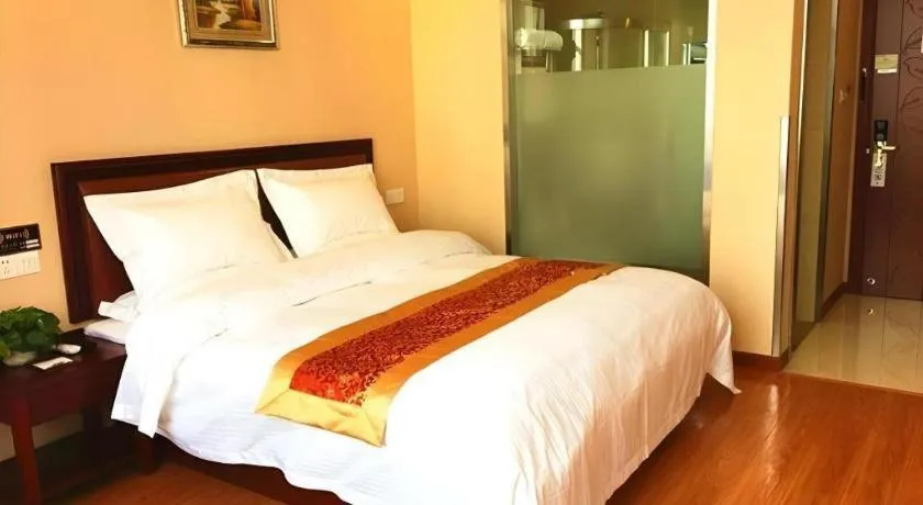Bed in GreenTree Inn Shanghai Sheshan national tourist resort Express Hotel