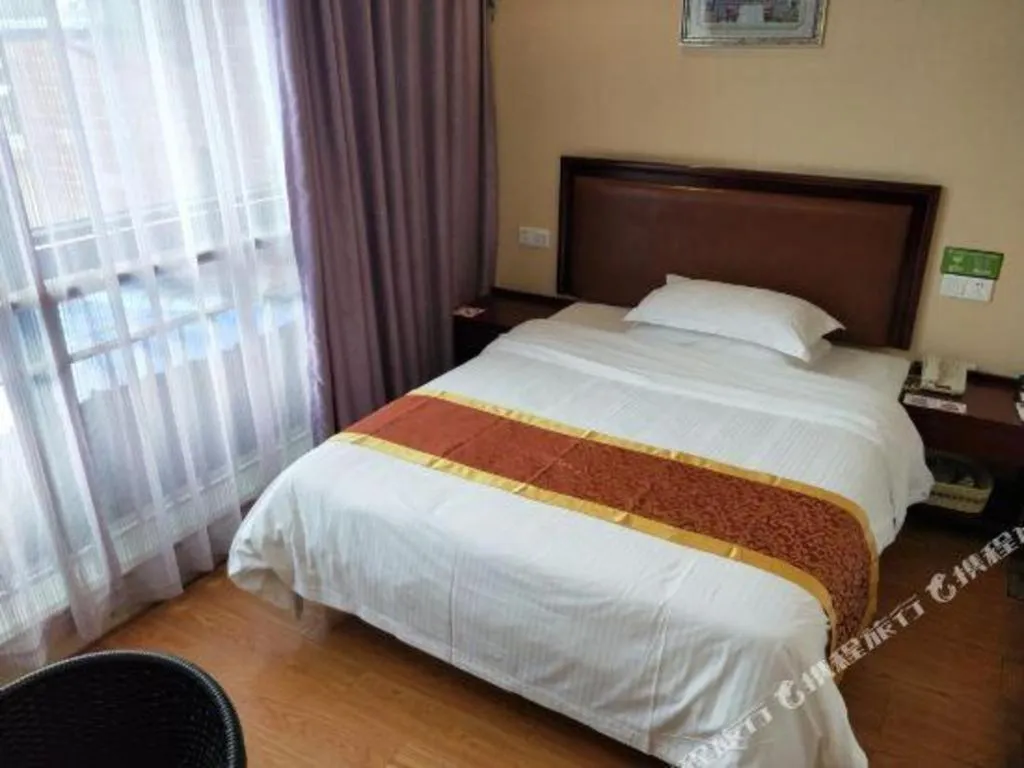 Bed in GreenTree Inn Shanghai Sheshan national tourist resort Express Hotel
