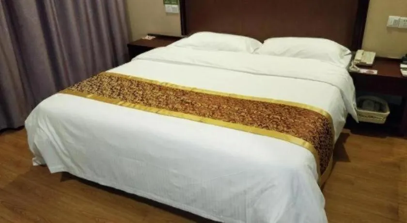Bed in GreenTree Inn Shanghai Sheshan national tourist resort Express Hotel