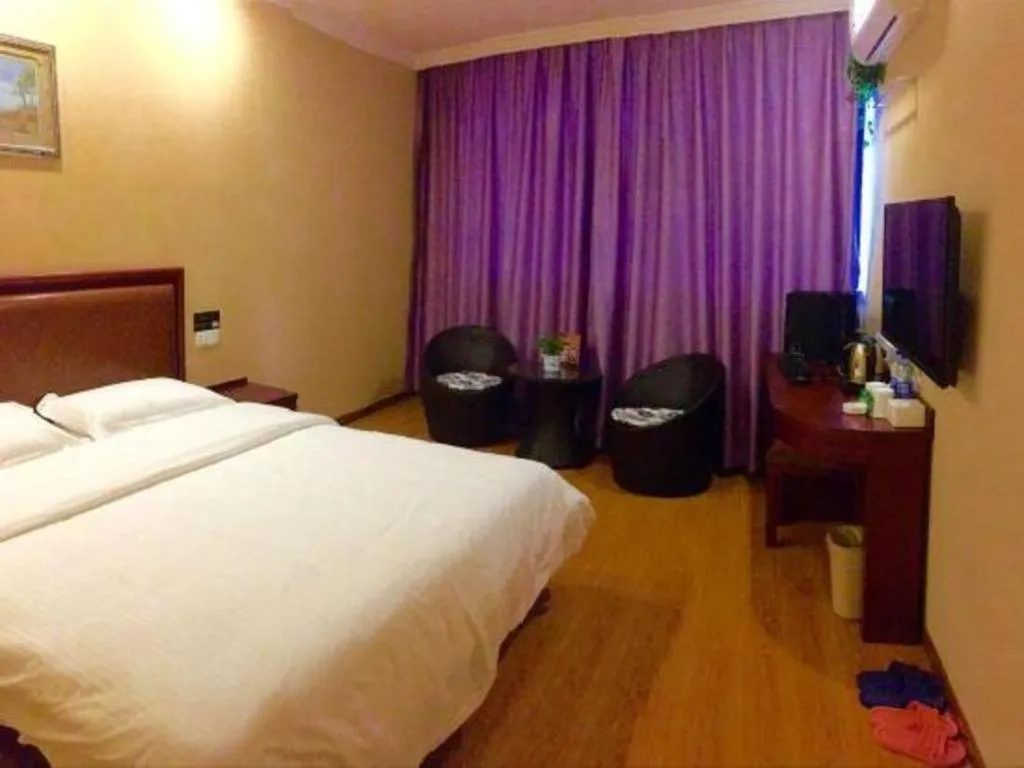Bed in GreenTree Inn Shanghai Sheshan national tourist resort Express Hotel