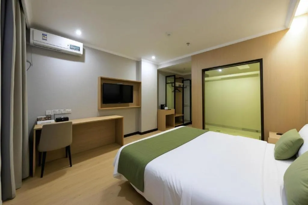 Bed in GreenTree Inn Jiangsu Suzhou Kunshan Beimen Road Express Hotel