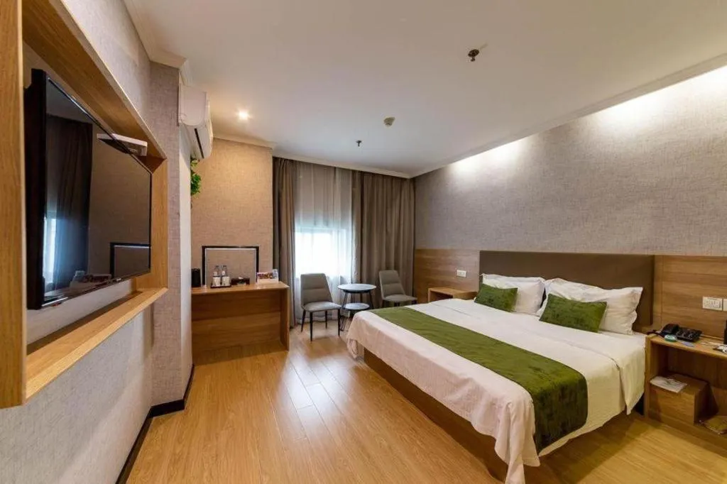 Bed in GreenTree Inn Jiangsu Suzhou Kunshan Beimen Road Express Hotel