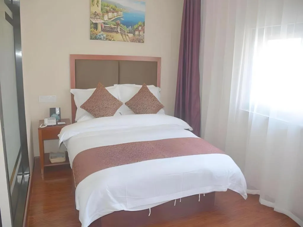 Bed in GreenTree Inn Jiangsu Suzhou Kunshan Beimen Road Express Hotel