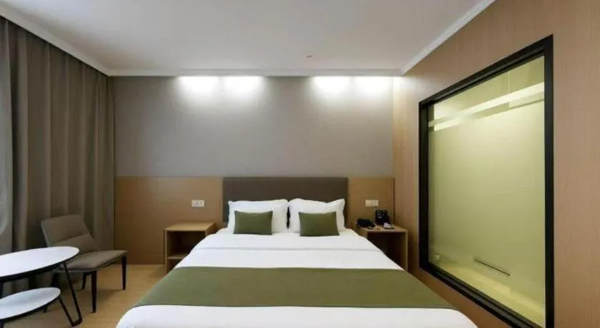 Bed in GreenTree Inn Jiangsu Suzhou Kunshan Beimen Road Express Hotel