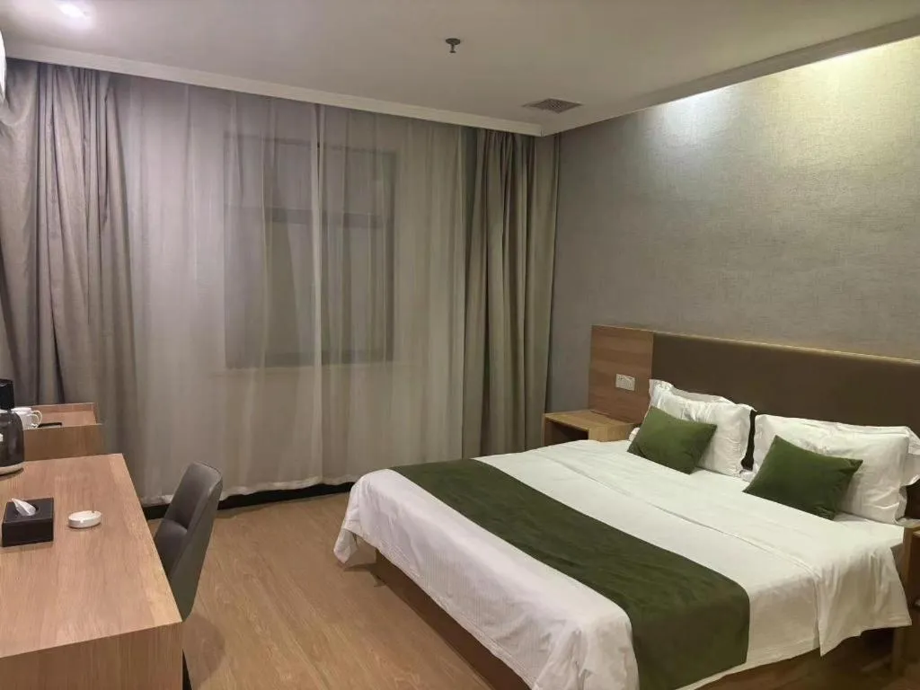 Bed in GreenTree Inn Jiangsu Suzhou Kunshan Beimen Road Express Hotel