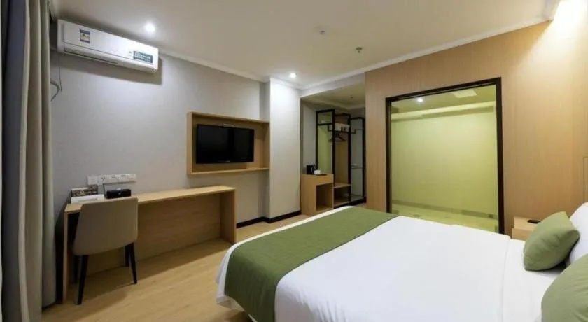 Bed in GreenTree Inn Jiangsu Suzhou Kunshan Beimen Road Express Hotel