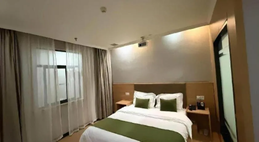 Bed in GreenTree Inn Jiangsu Suzhou Kunshan Beimen Road Express Hotel