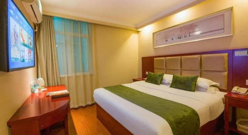 Bed in GreenTree Inn Suzhou Guanqian Street Leqiao Metro Station