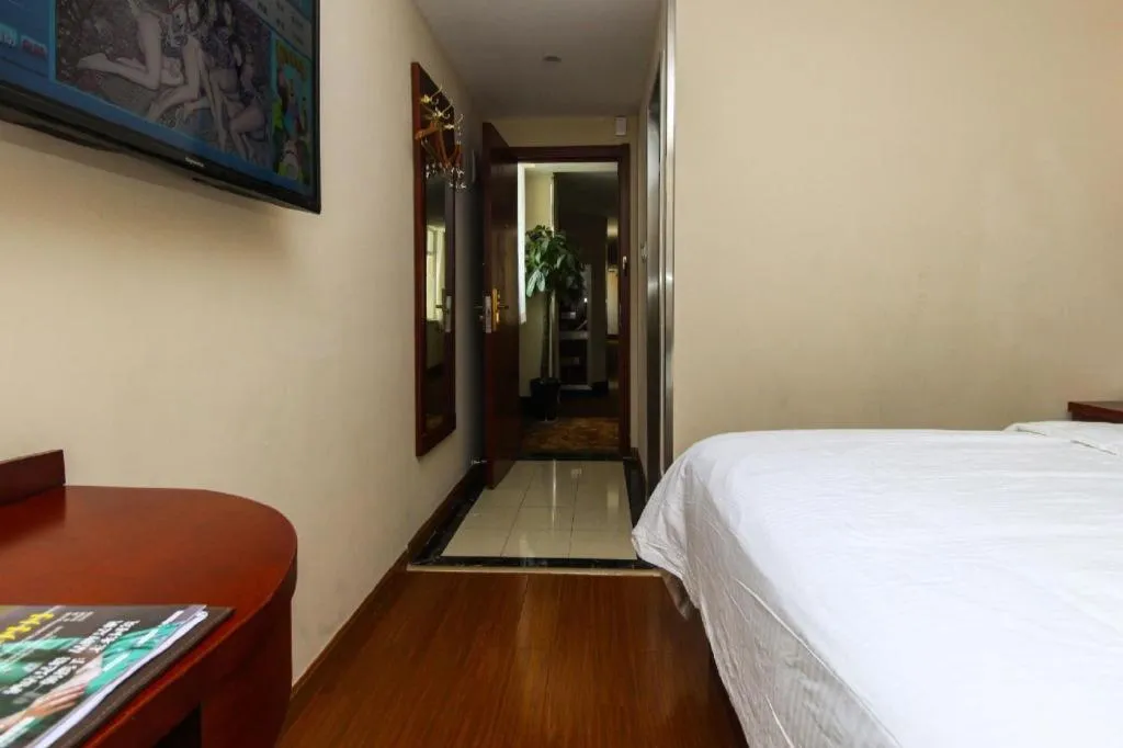 Bed in GreenTree Inn Suzhou Guanqian Street Leqiao Metro Station