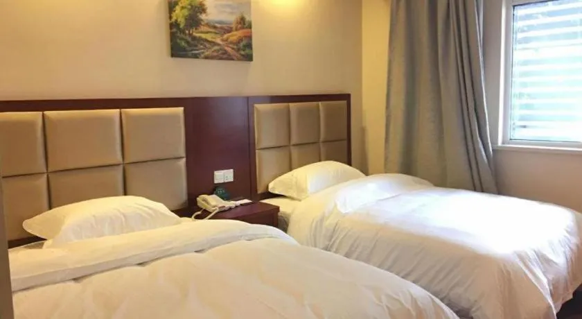 Bed in GreenTree Inn Suzhou Guanqian Street Leqiao Metro Station