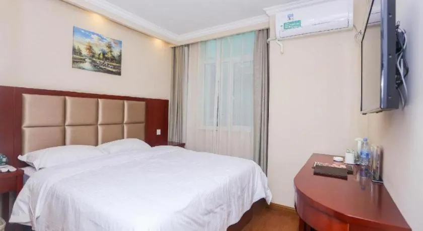 Bed in GreenTree Inn Suzhou Guanqian Street Leqiao Metro Station