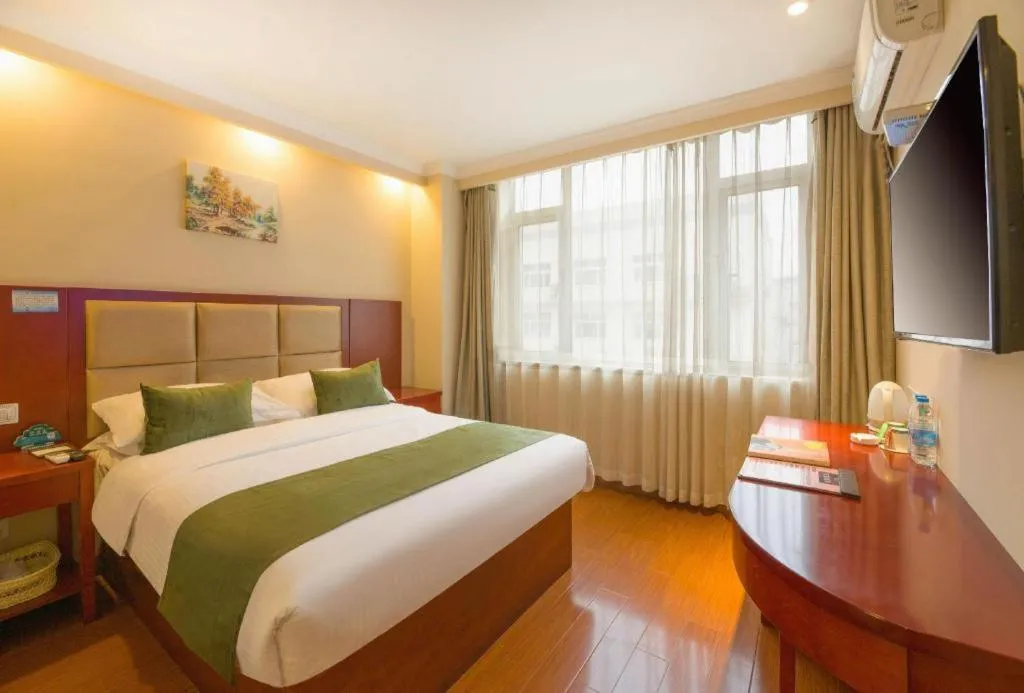 Bed in GreenTree Inn Suzhou Guanqian Street Leqiao Metro Station