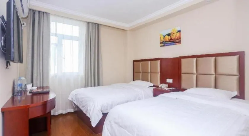 Bed in GreenTree Inn Suzhou Guanqian Street Leqiao Metro Station