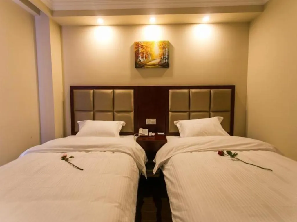 Bed in GreenTree Inn Suzhou Guanqian Street Leqiao Metro Station