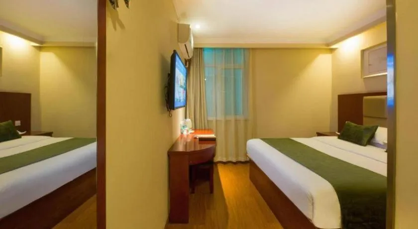 Bed in GreenTree Inn Suzhou Guanqian Street Leqiao Metro Station