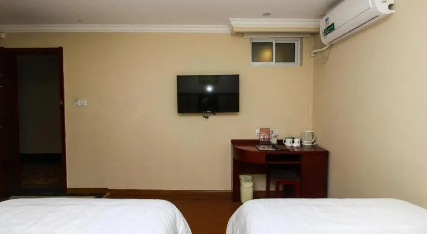 Bed in GreenTree Inn Suzhou Guanqian Street Leqiao Metro Station