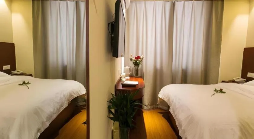 Bed in GreenTree Inn Suzhou Guanqian Street Leqiao Metro Station