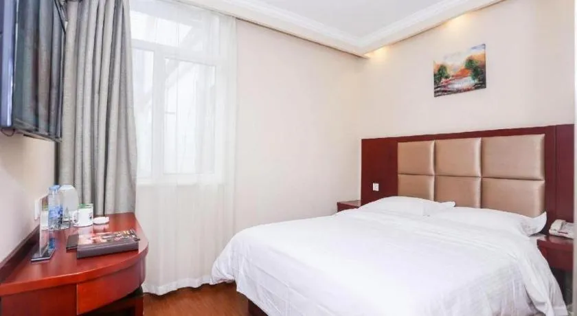 Bed in GreenTree Inn Suzhou Guanqian Street Leqiao Metro Station
