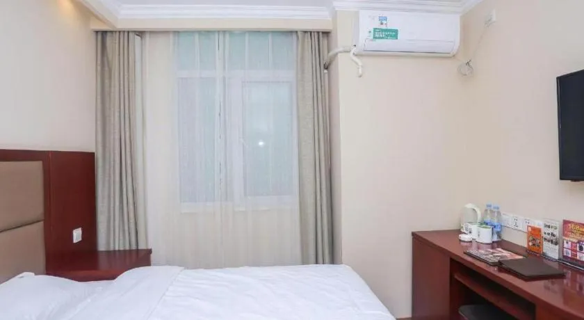 Bed in GreenTree Inn Suzhou Guanqian Street Leqiao Metro Station