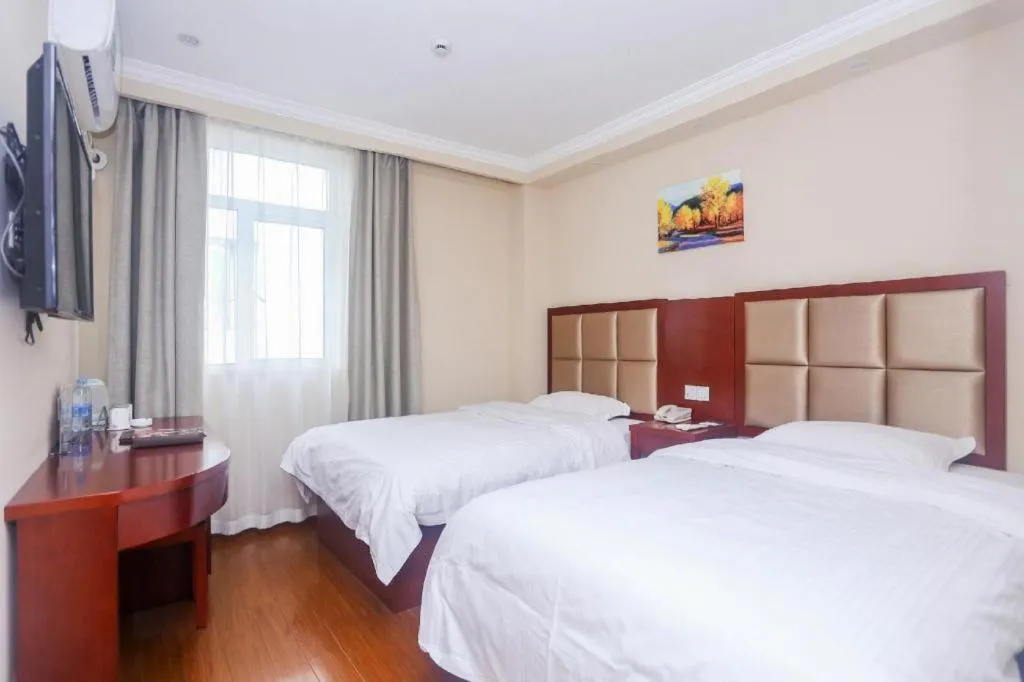 Bed in GreenTree Inn Suzhou Guanqian Street Leqiao Metro Station