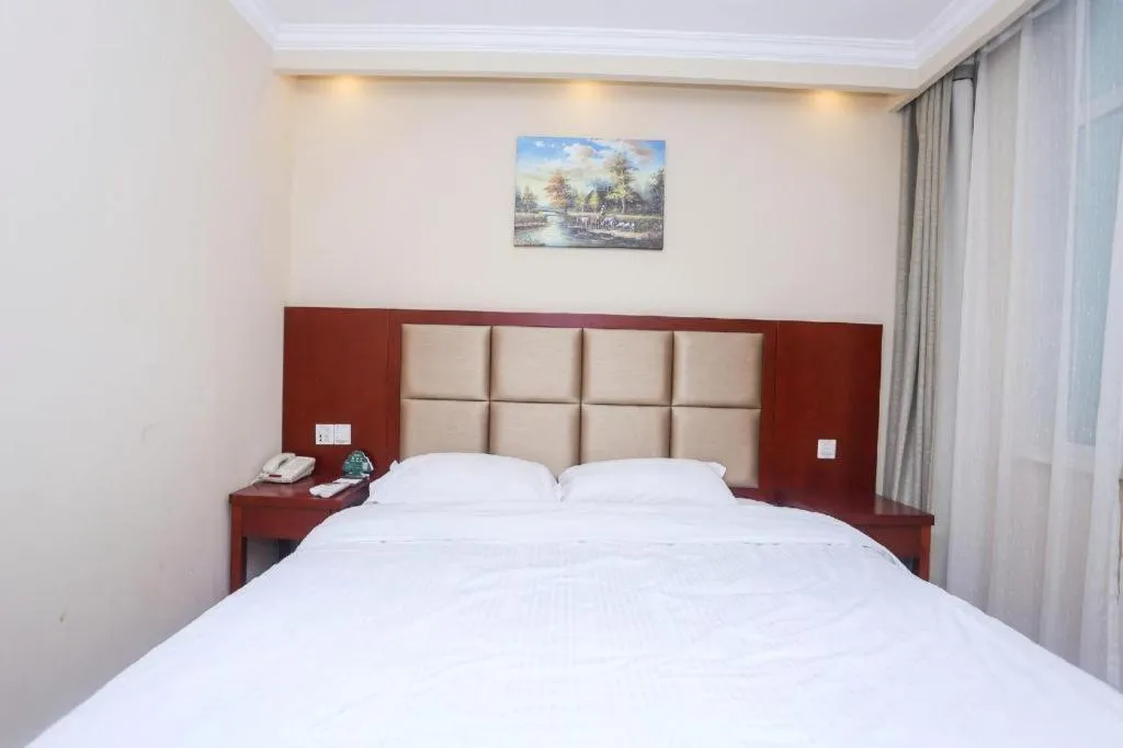 Bed in GreenTree Inn Suzhou Guanqian Street Leqiao Metro Station