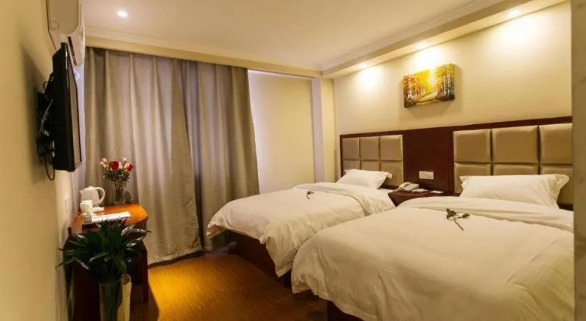 Bed in GreenTree Inn Suzhou Guanqian Street Leqiao Metro Station