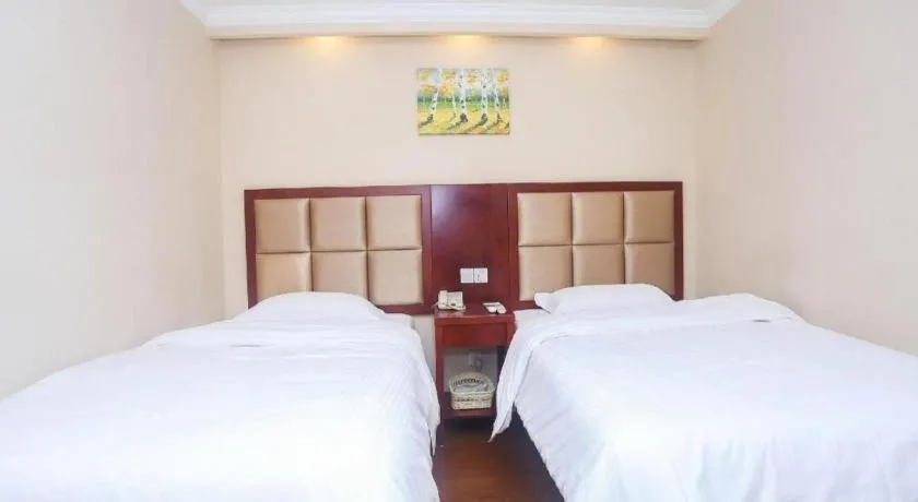 Bed in GreenTree Inn Suzhou Guanqian Street Leqiao Metro Station