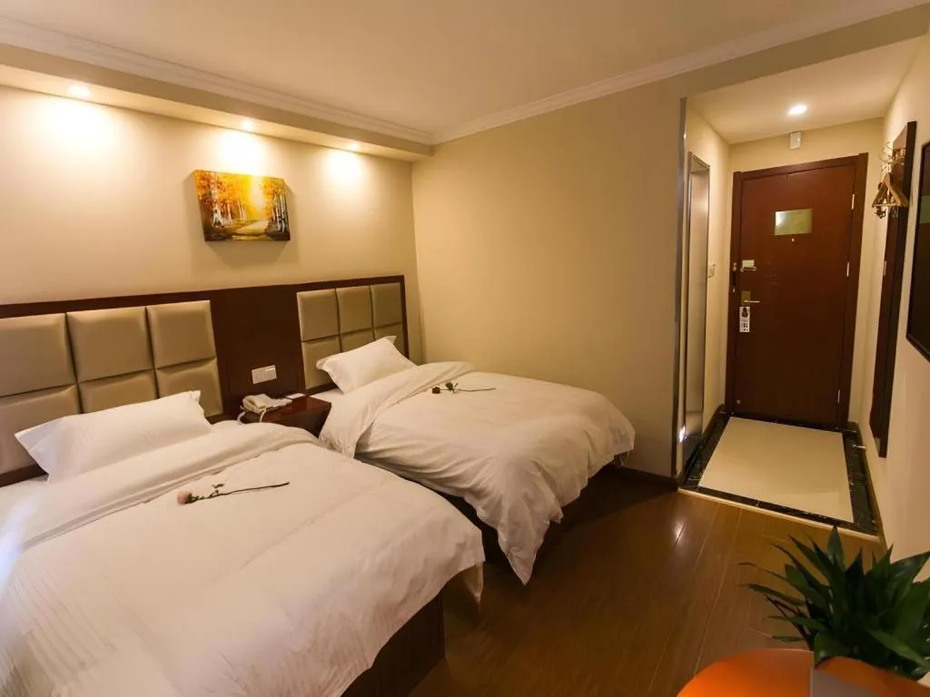 Bed in GreenTree Inn Suzhou Guanqian Street Leqiao Metro Station
