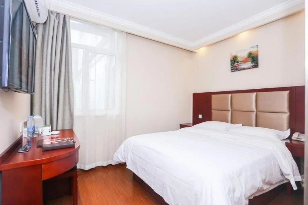 Bed in GreenTree Inn Suzhou Guanqian Street Leqiao Metro Station