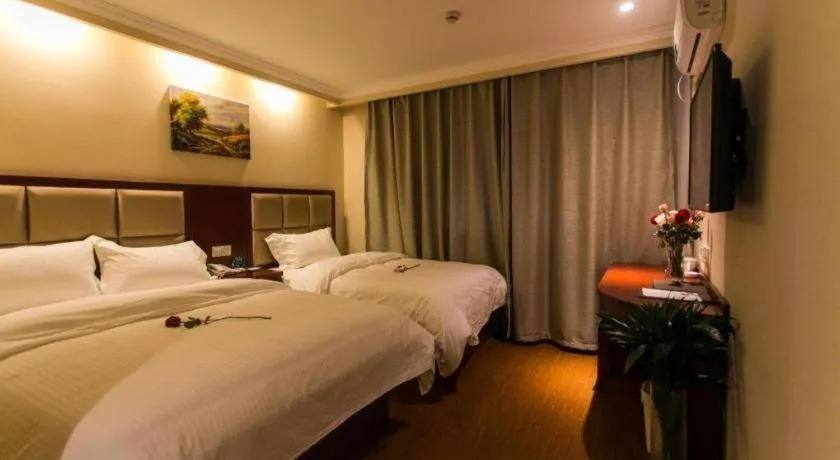 Bed in GreenTree Inn Suzhou Guanqian Street Leqiao Metro Station
