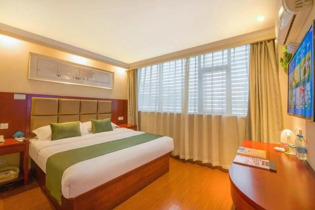 Bed in GreenTree Inn Suzhou Guanqian Street Leqiao Metro Station